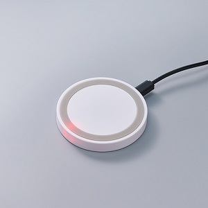 Qi規格対応のワイヤレス充電器　ミニパッド